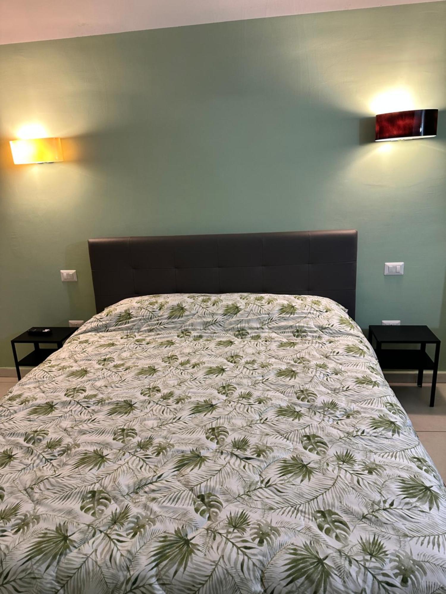 לינה וארוחת בוקר נאפולי Casa Carmeli מראה חיצוני תמונה