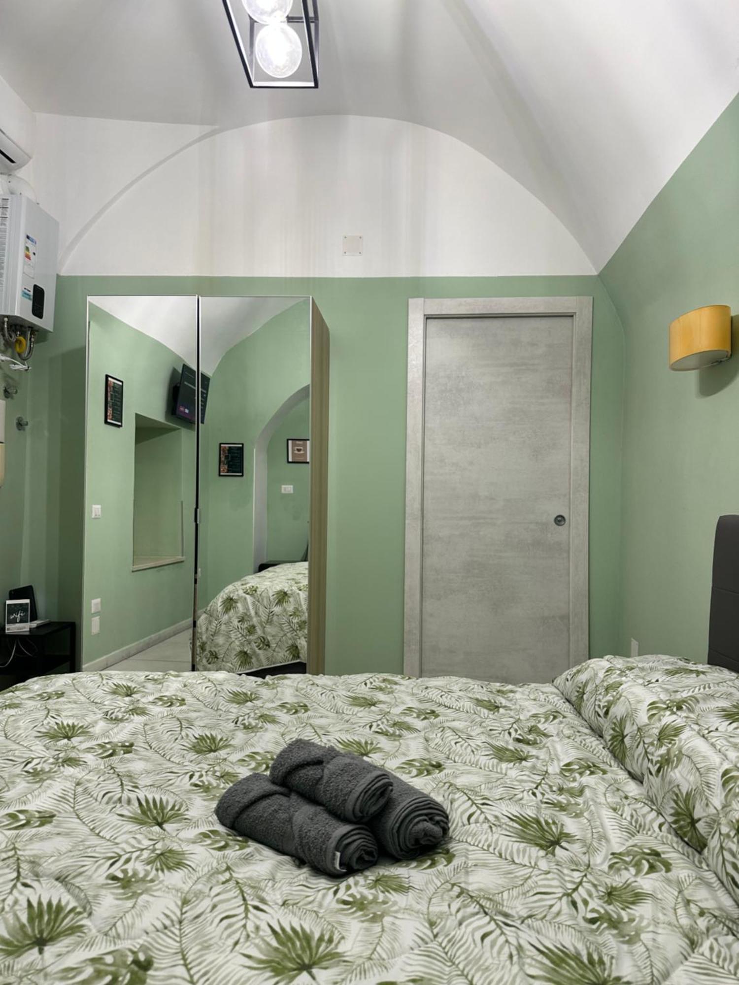 לינה וארוחת בוקר נאפולי Casa Carmeli מראה חיצוני תמונה