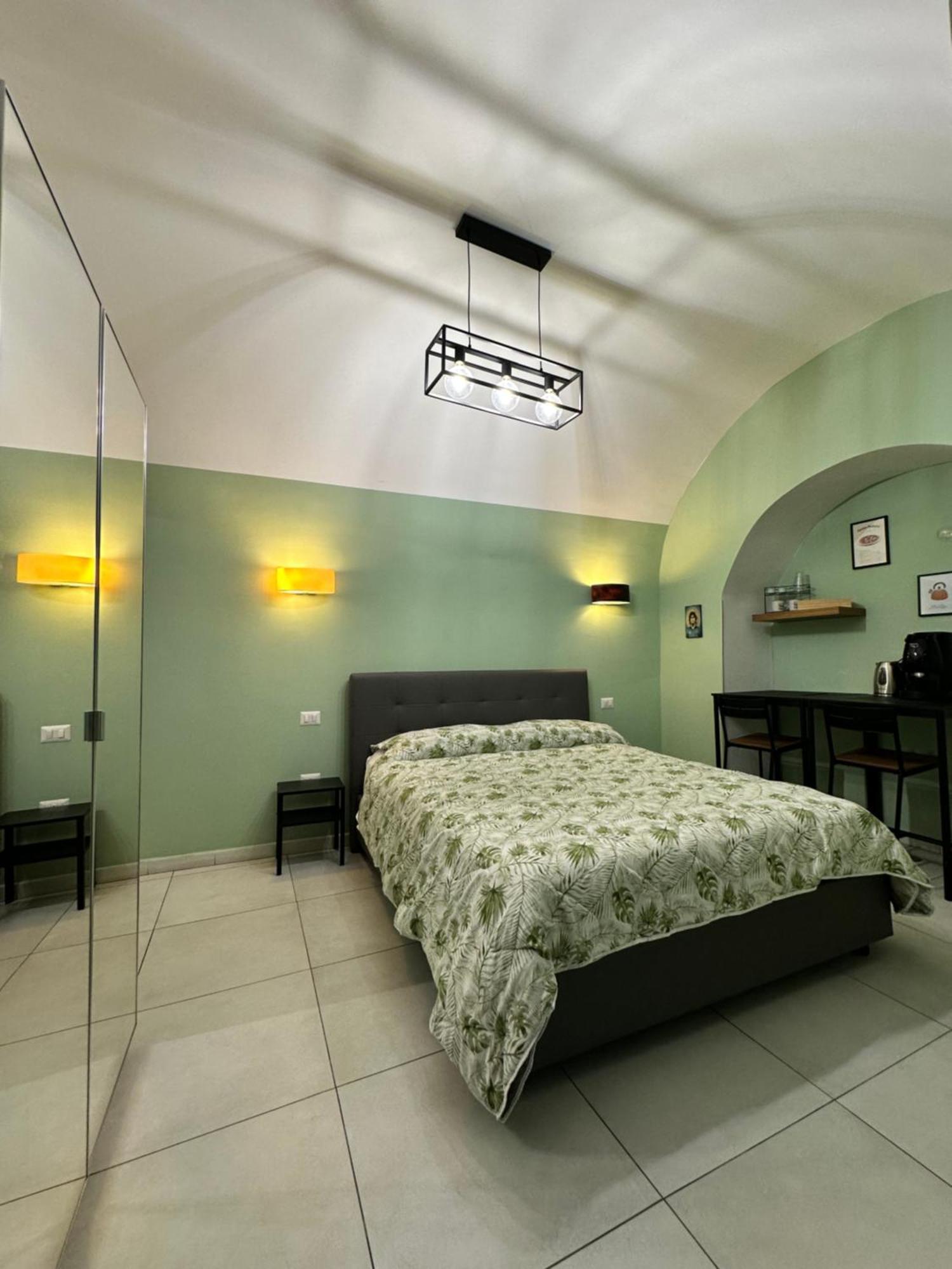 לינה וארוחת בוקר נאפולי Casa Carmeli מראה חיצוני תמונה