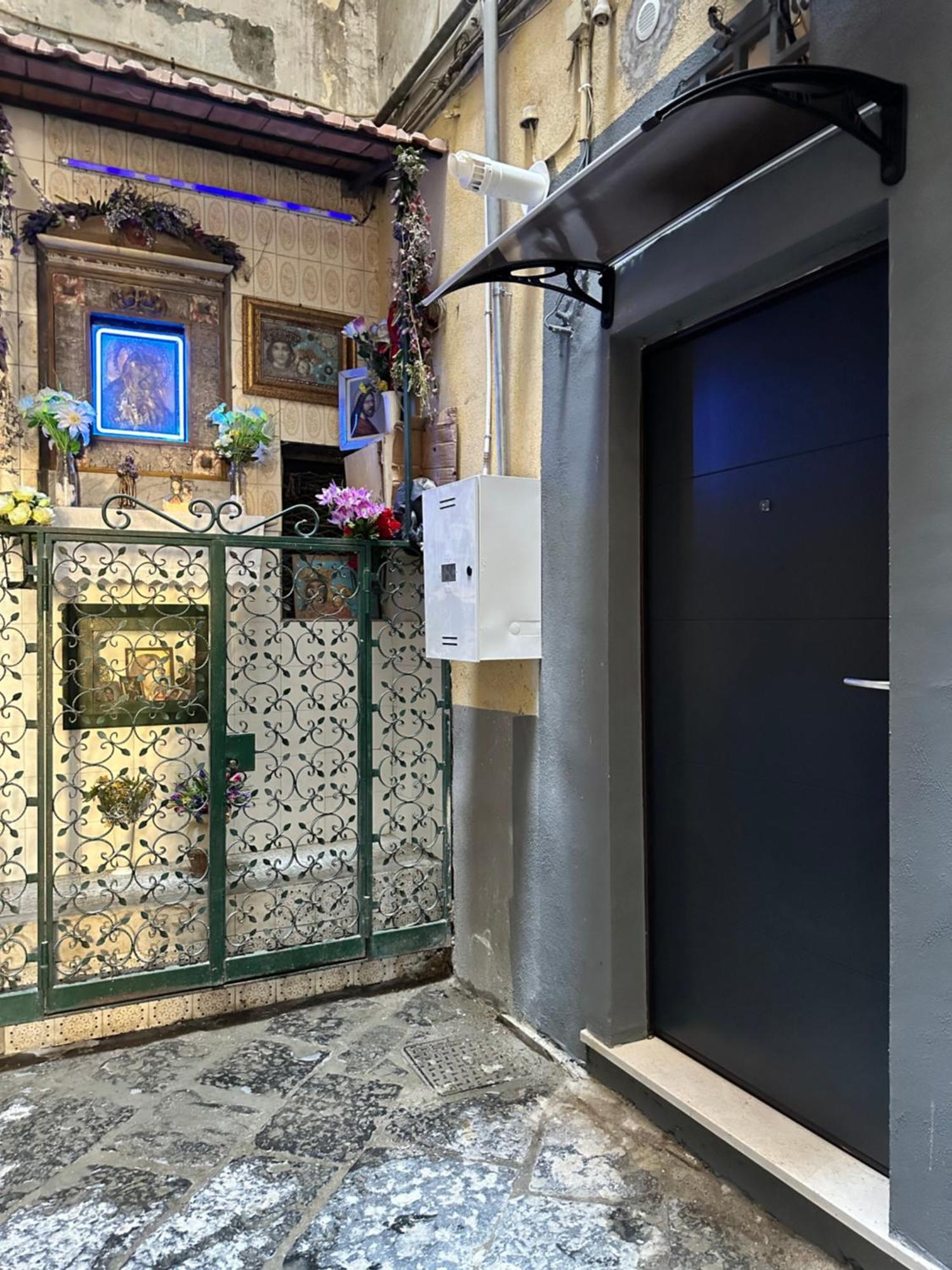 לינה וארוחת בוקר נאפולי Casa Carmeli מראה חיצוני תמונה